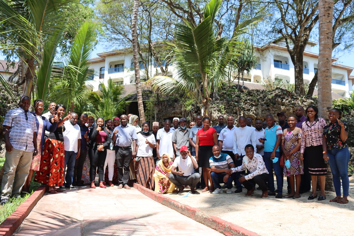 SgpGef's tweet photo. Happening right now #GEFSGP #OP6 reflection workshop bringing together organizations funded under #OP6 from Shimoni vanga seascape and implemented by @UNDPKenya https://t.co/gpCtV8djzU
