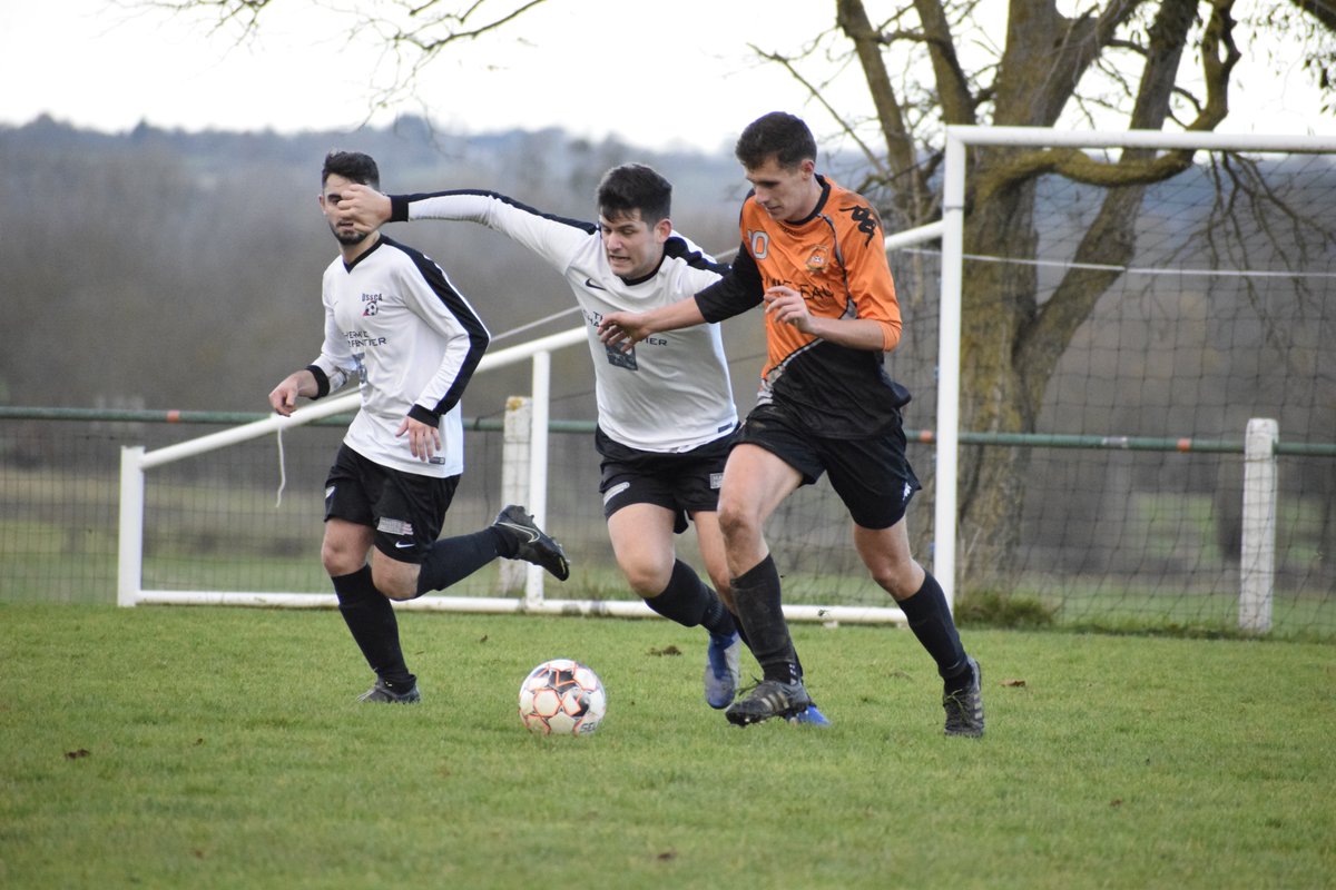 FCML49's tweet image. Sois prêt à rouler sur la D3 🦾👌

Et toi, t'es pressé de reprendre le chemin des terrains ? 👽

#AllezLesOranges 🧡
📸 Marie Rethore