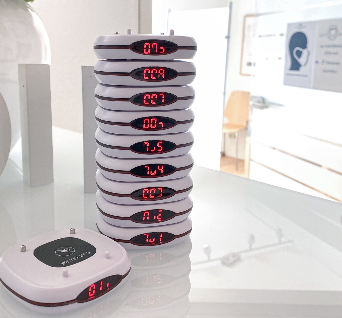 Covid-19 Sicherheit, mit unserem Pager-System können Sie bei Wartezeit an der frischen Luft spazieren gehen. Wenn der Pager piept, gehts direkt ins Behandlungszimmer! #Zahnarzt #gemeinsamgegencorona