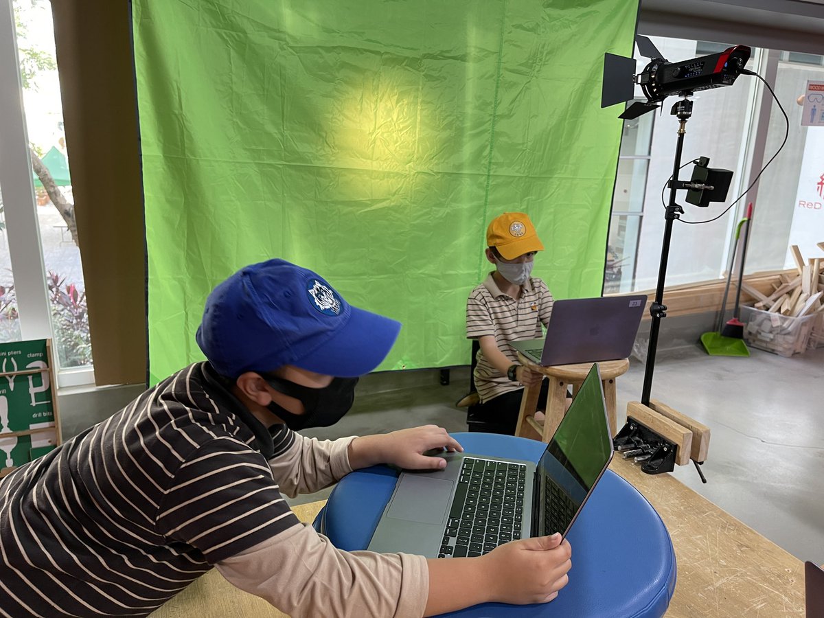 One of the things I love most is when I get out of the way of kids figuring things out and learning. Everyone is engaged and inspired when allowed to progress at their own pace. Y5 Ss figuring out how to use a camera and develop their own style. #rchkpyp #rchkrdc