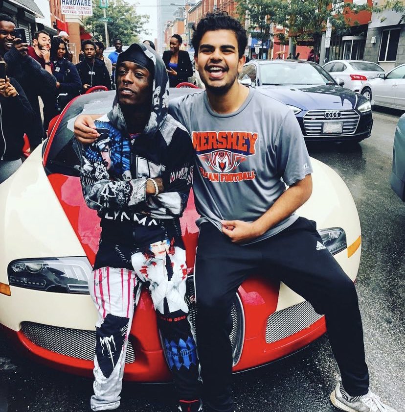 wrld_mag's tweet photo. En 2019, un étudiant avait demandé à Lil Uzi Vert de payer ses frais de scolarité d’un montant de 90 000$

Le rappeur a accepté à l’unique condition qu’il valide ses études

Aujourd’hui, Raheel Ahmed est diplômé de son université. 👏 https://t.co/zxVZ100mbo