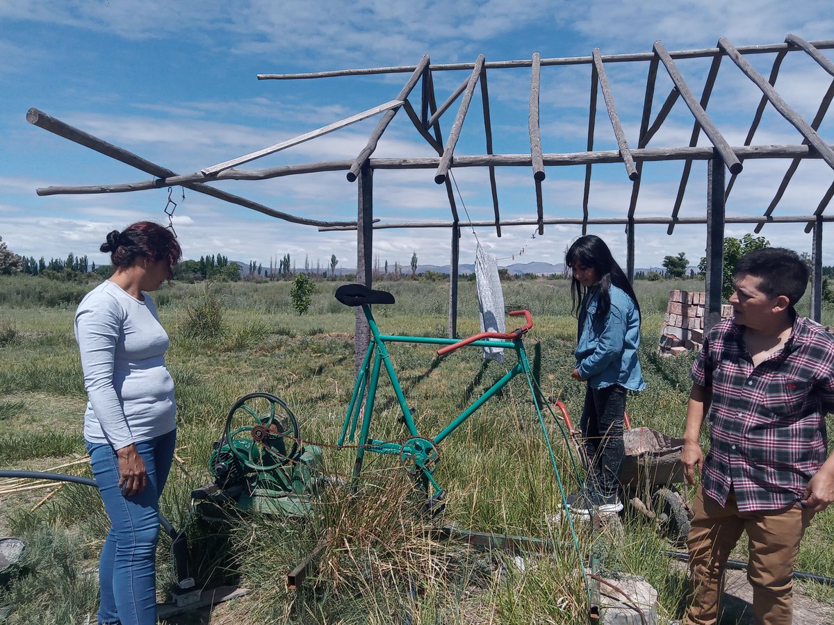 WillkakutiSR's tweet image. 🌿#Willkakuti🌞 capacitó en hierbas aromáticas, microorganismos del suelo, abono orgánico ,  alternativas tecnológicas y sistemas de riego a #LosClavelesFusión 🌿

✨Gracias por el segundo encuentro✨

#programadeautonomiaalimentaria
#plandeemergenciaalimentaria 
#tumunicipio