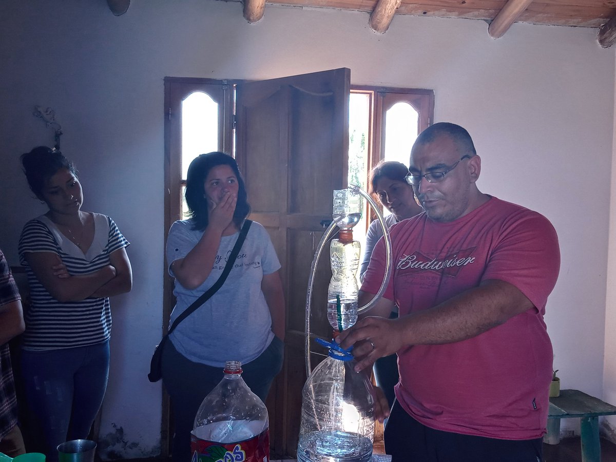 WillkakutiSR's tweet image. 🌿#Willkakuti🌞 capacitó en hierbas aromáticas, microorganismos del suelo, abono orgánico ,  alternativas tecnológicas y sistemas de riego a #LosClavelesFusión 🌿

✨Gracias por el segundo encuentro✨

#programadeautonomiaalimentaria
#plandeemergenciaalimentaria 
#tumunicipio