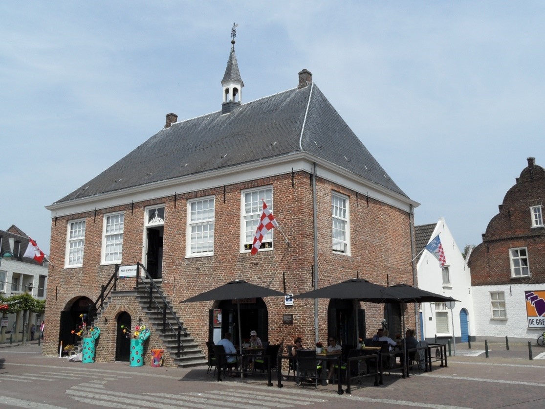 Gem_Cranendonck's tweet photo. OPROEP! Ben jij een ondernemer die enthousiast aan de slag wil in het Schepenhuis met activiteiten die raakvlak hebben met ‘beperkte horeca met zorg’ én waarbij een verbinding ontstaat met het dorp? Lees dan verder voor meer info: https://t.co/hdgZxatUlV https://t.co/KdovYsIHon