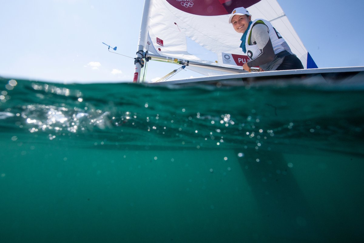 COE_es's tweet photo. ¿Alguien para un chapuzón? ⛵️
Aunque igual hace un poco de frío... ¿no? 🥶😅
@CristinaSAILOR ❌ @oficial_rfev #Tokyo2020
#ElCorazónDeEspaña ❤️🇪🇸 https://t.co/5jYo2ve6wJ