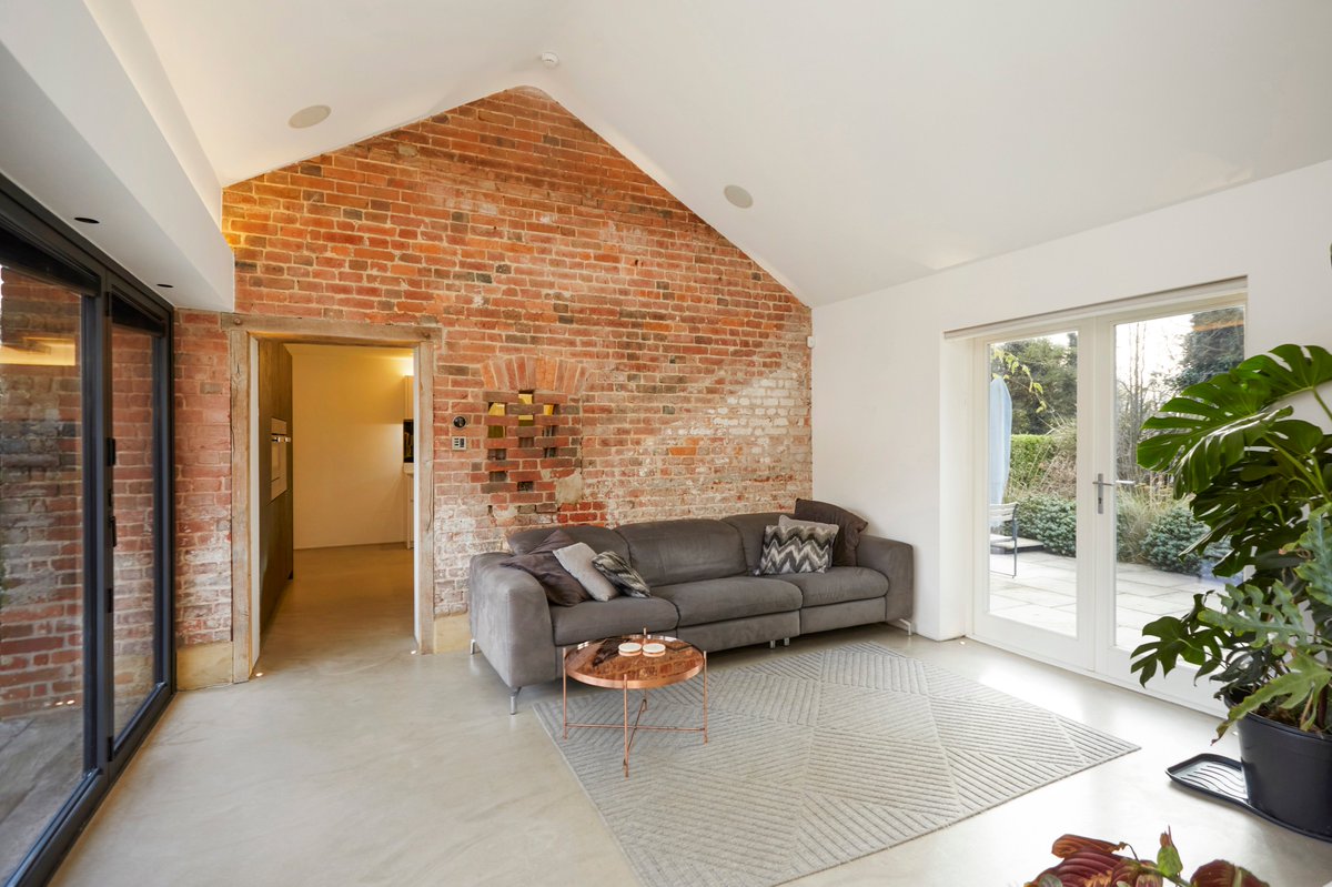 Hamptons_Cats's tweet photo. ⭐️LET INSTRUCTION⭐️

A recently refurbished Grade II listed 2 bedroom barn conversion in Banstead was rented this weekend, and we have applicants registered who missed out. 

Please do call us on 01883 597 000 if you would like a valuation on your property https://t.co/CbBosntLpn