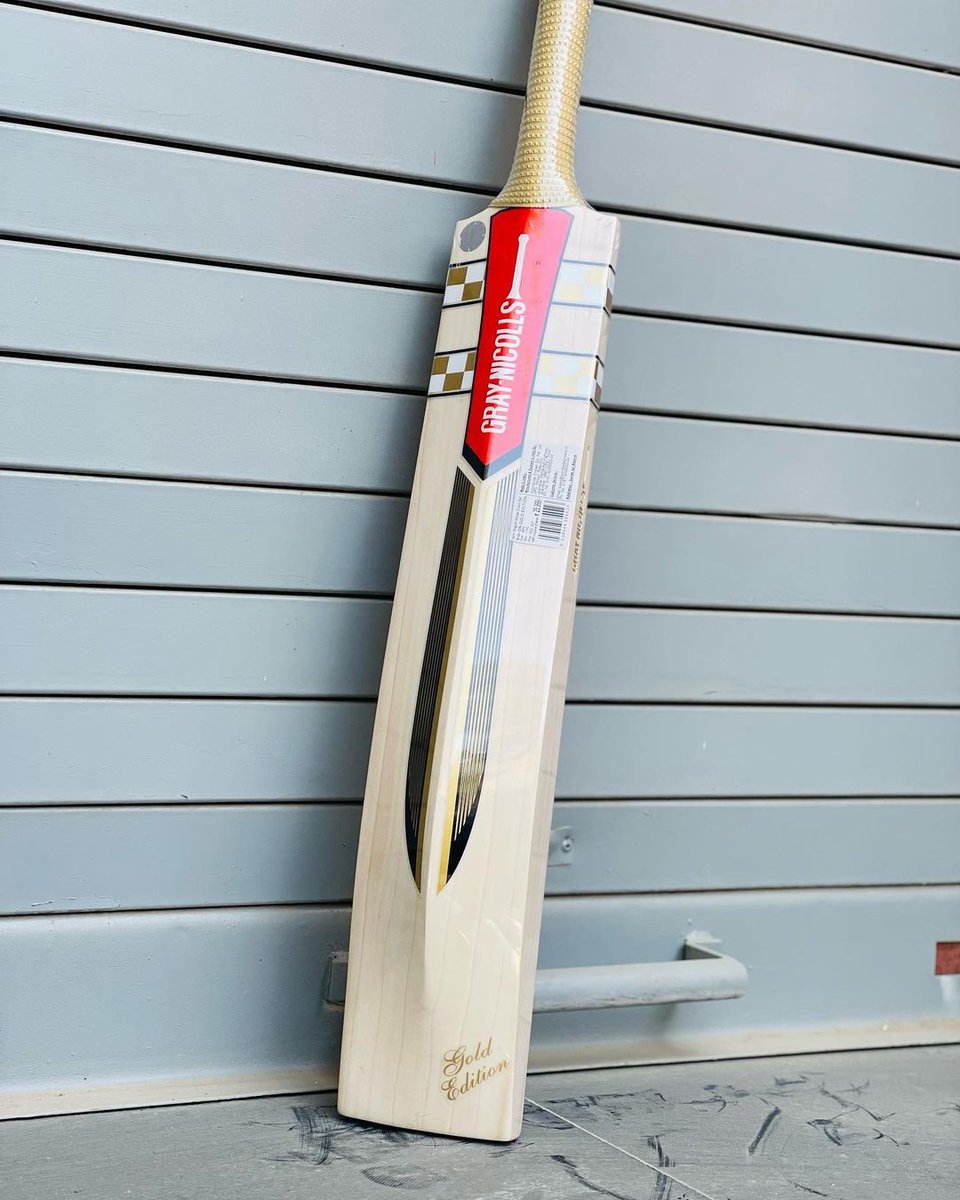 onlinecricstore's tweet photo. GRAYNICOLS GOLD EDITION..
Bat of day
Mrp -26,000
Discount available 🏏
WhatsApp us at +919815943217 for orders…
We ship worldwide 🌍
#garynicolls #sgcricket #sgbats #cricketbats https://t.co/JtlSSEAq2j
