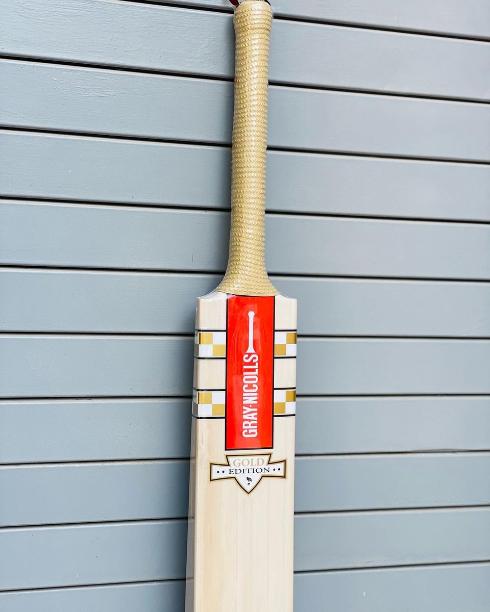onlinecricstore's tweet photo. GRAYNICOLS GOLD EDITION..
Bat of day
Mrp -26,000
Discount available 🏏
WhatsApp us at +919815943217 for orders…
We ship worldwide 🌍
#garynicolls #sgcricket #sgbats #cricketbats https://t.co/JtlSSEAq2j
