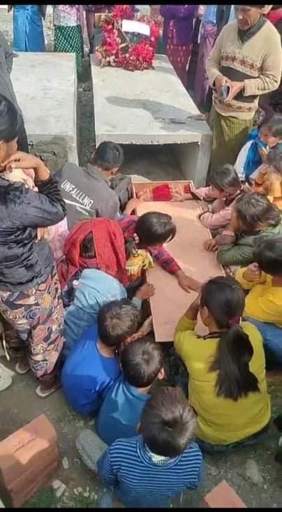 Kalemyo, Sagaing Region:

SAC Terrorists abducted 24-year-old Lal Ro Mawi from Than Pho village on Dec 4 at 8 am while planting. He was used as a human shield and later burned to death in O Myay Htoo village 

The family found his remains today morning. 

#WhatsHappeningInMyanmar