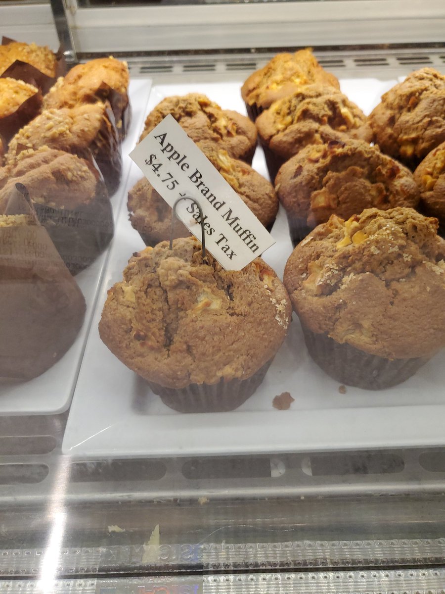 DrTLovesBooks's tweet photo. I found an iMuffin!

Didn't realize Apple had gone into the pastry business...

What CAN'T you learn at #NJASLFALL21?

😂 https://t.co/v82vbXg91H