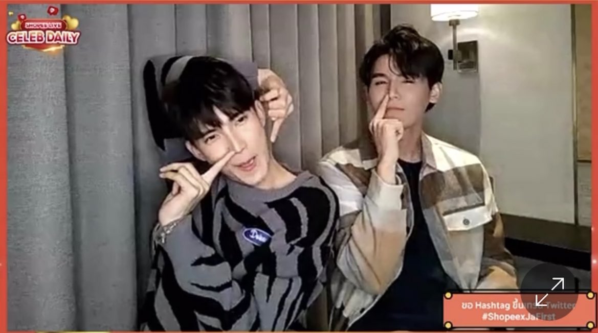 โพสสามท่า ทั้งน่ารัก ทั้งแสบเล้ย ~ 

#ShopeexJaFirst