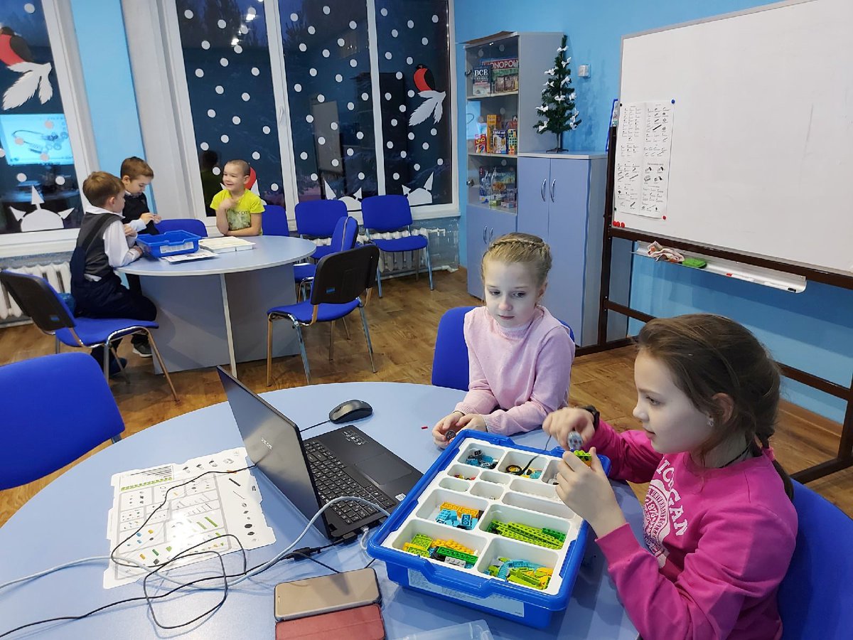 strigo_s's tweet photo. @Tularegion71 @Suvorov_obr

Занятия робототехникой - это увлекательные эксперименты с конструктором.
В объединении "Робототехника" ребята уже освоили пошагов��е инструкции и перешли к более сложному конструированию.
Педагог - Матвеева Е.А.
Подробнее - https://t.co/jfACaEiVph https://t.co/YQ1jtTy1Sz