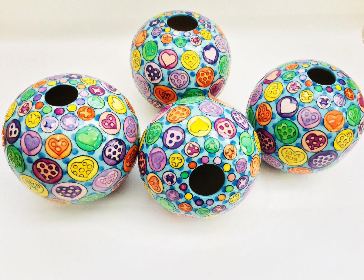 HeidiWarr's tweet photo. ❤️🧡💛💚💙💜 Love Hearts… on their way to Glazed art gallery ❤️ https://t.co/e8MK3kZzrD
