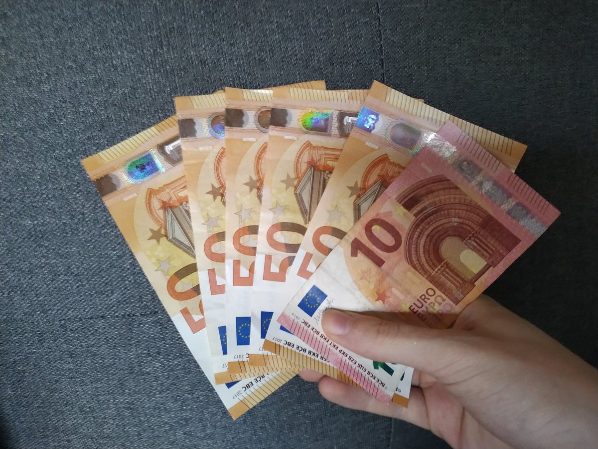 DerSchonWiederr's tweet photo. Hab gerade meine komplette Pokemon-Kartensammlung an einen Sammler verkauft #truebusinessman #visionäresdenken #schlau https://t.co/LKuWRgJyHm