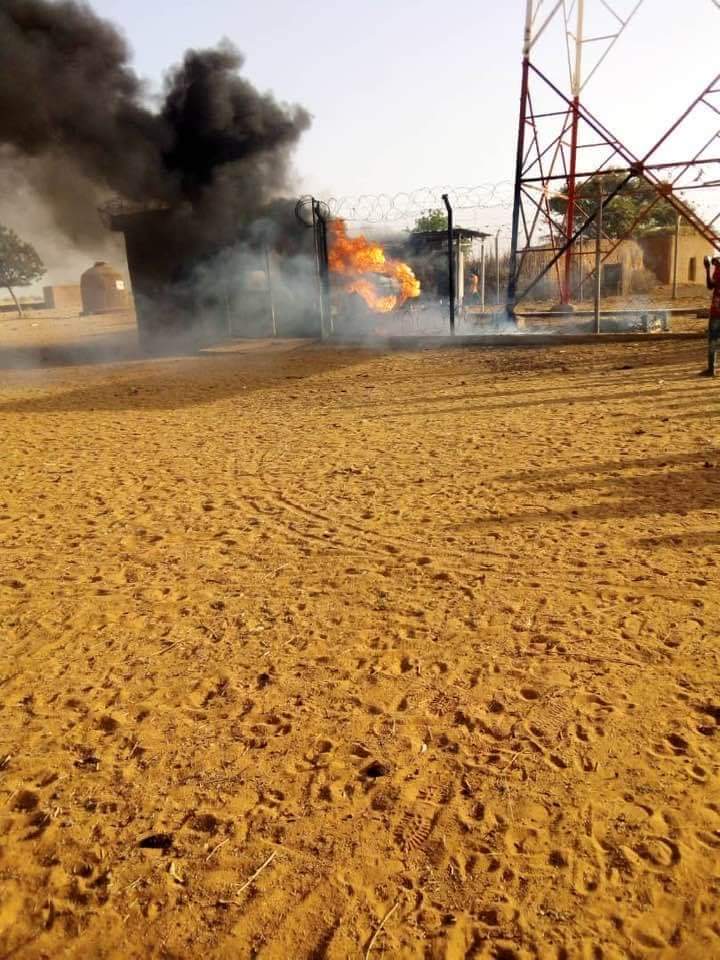 AhmadouAtafa's tweet photo. #Niger :
Ce mardi 7 décembre 2021, des terroristes ont fait irruption dans le village de #Adoua (commune rurale de #Tebaram, région de #Tahoua) où ils ont saccagé le réseau de communication. Aucun bilan officiel n'est disponible pour le moment. https://t.co/IECRuzn3RG