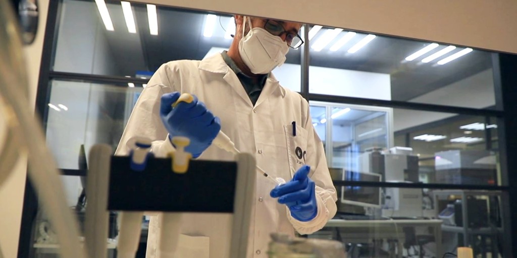 TelAvivUni's tweet photo. Confused about #Omicron? 
Here's what experts from TAU's Center for Combating Pandemics say:  https://t.co/jR6iAgW5By 
@taupandemics @TAUMedFaculty  @SternLab @OrenKobiler @LifeSciense 

#Israel #Covid19 #coronavirus #TelAviv https://t.co/nOy6yGrKCj