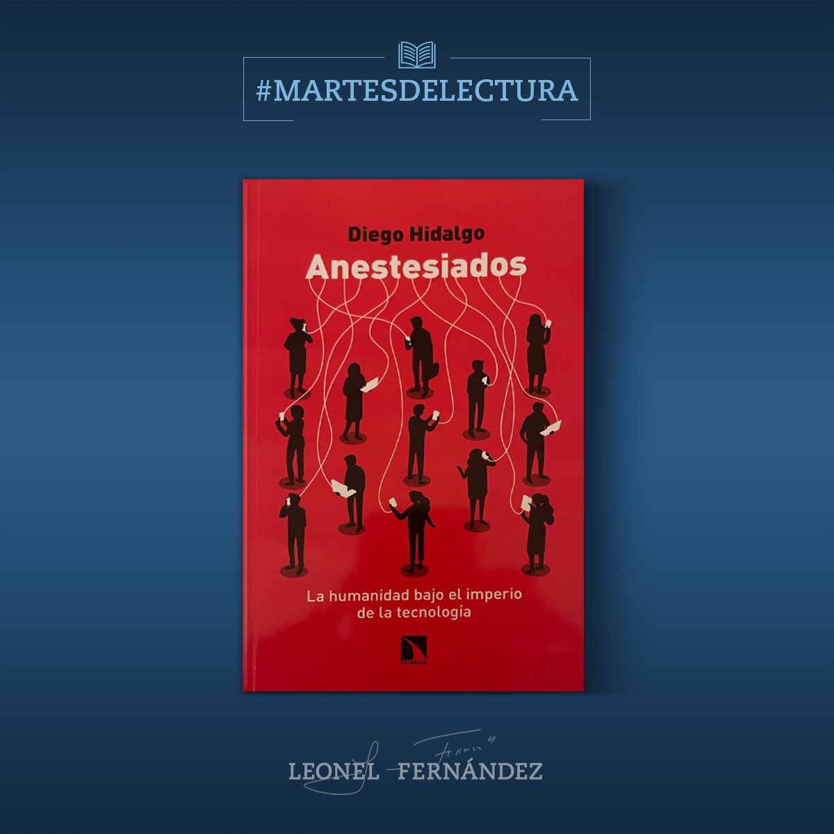 #MartesDeLectura: El escándalo de Cambridge Analytica marcó el inicio de una era aún más cautelosa ante la utopía tecnológica en la que estamos inmersos. Este libro analiza la creciente conexión digital que ha modificado nuestra forma de pensar, tomar decisiones y relacionarnos.