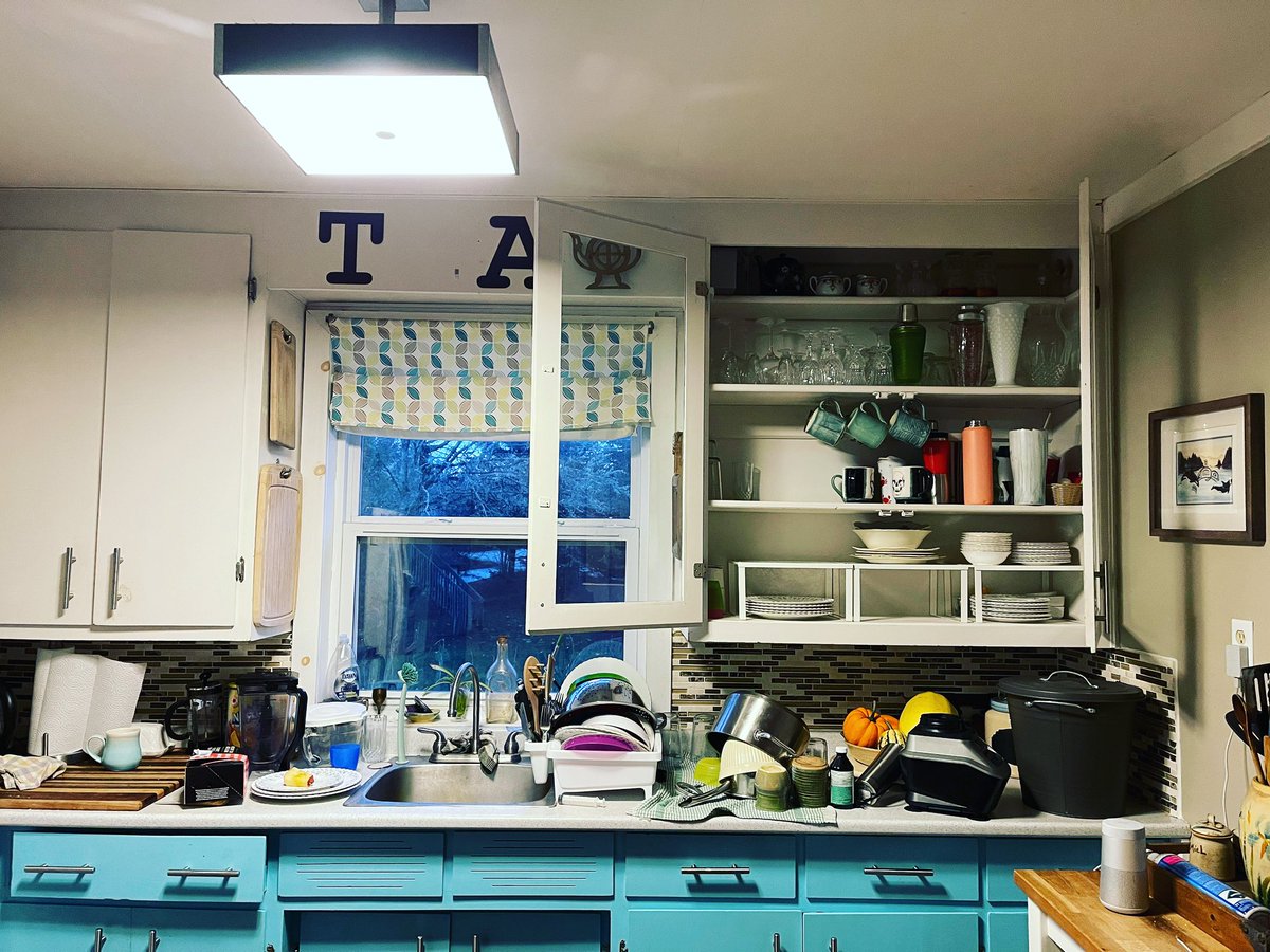 sortedaffair1's tweet photo. “Your house must be so organized!”
Most of the time, yes. Other times, I suffer from a major case of imposter syndrome. Recently I came home to this scene…
Uh, wtf?
I have a small kitchen but I know where I’ll be focusing for decluttering.
#getsortedwithkelly #kids https://t.co/WDlP22eICT