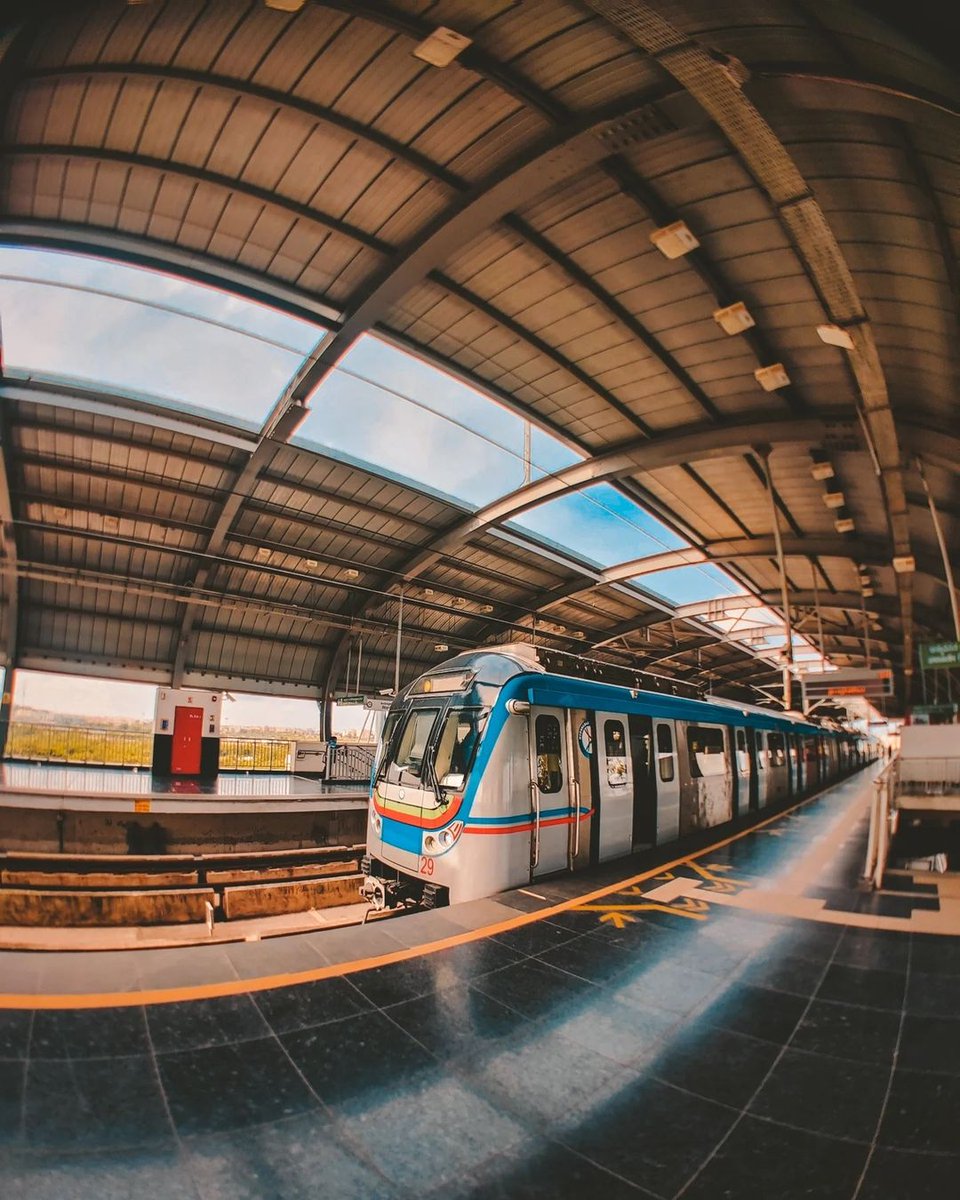 ltmhyd's tweet photo. View life through a wide - angle lens attitude & see your horizons broaden.
Akhilshatagni beautifully captures the Hyderabad metro train in this stunning wide-angle shot and we are amazed.
#CapturedOnmetro #CaptureMetro #HyderabadMetro
#ManaMetro #Mymetropride https://t.co/obKw64uztN