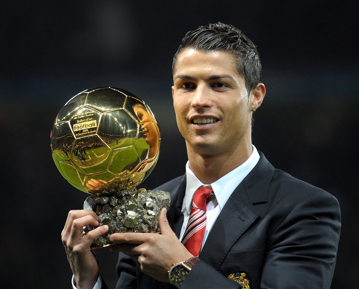 utdreport's tweet photo. Cristiano Ronaldo won his first Ballon d'Or 13 years ago today ✨ https://t.co/iTGnOBkRxX