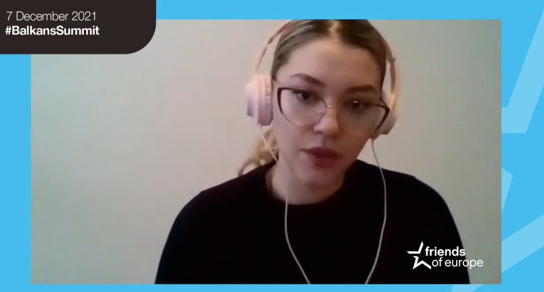 Speaking at our #BalkansSummit, Alesia Alldervishi stresses that "the gap between politicians and the youth" is one of the biggest issues today, calling for #youth platforms in the #WesternBalkans on a national level.