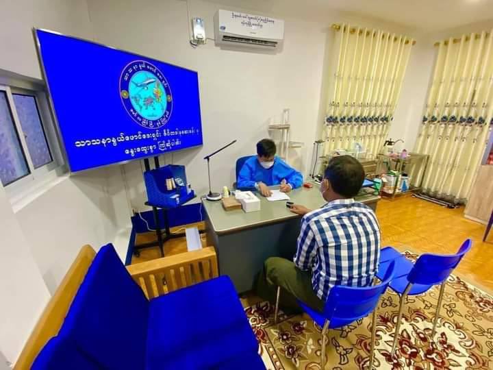 Dr. ChanMyaeAung, a charity doctor working in NgweMoe Hospital in Mawlamyine tsp, Mon State, was arrested by about 20 soldiers and police for buying Treasury Bonds sold by NUG government. #Cambodia_RejectTerrorists #Dec7Coup  #WhatsHappeningInMyanmar