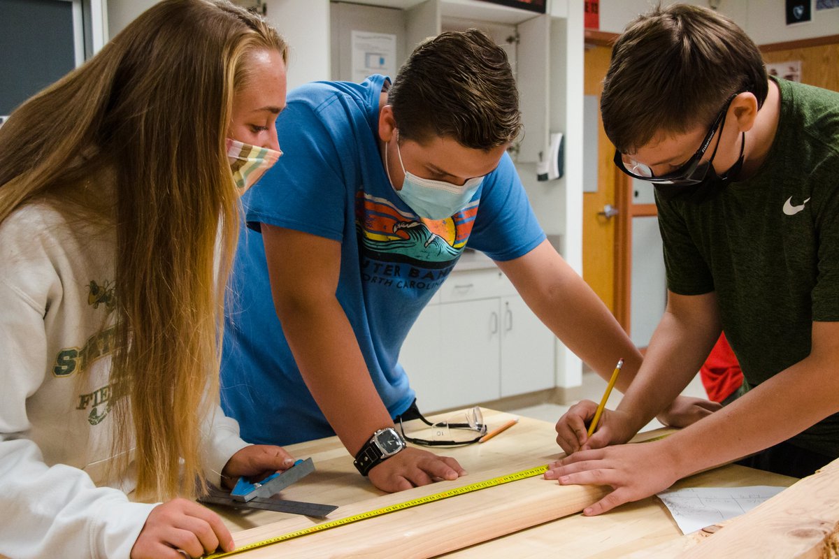 EPSDTechEd's tweet photo. Mr. Smith's Home Maintenance students learn about framing! #teched #STEM #STEMeducation https://t.co/GsdICzbDB5
