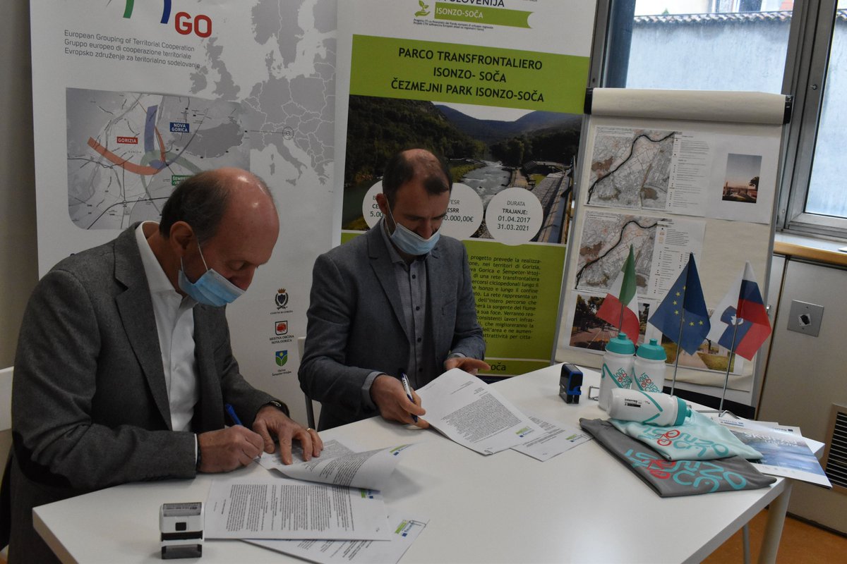 GECTGO_EZTSGO's tweet photo. The signing 🖊️of the contract for the cycle paths 🚲of the lots 3 and 4 of the #isonzosoča @InterregITASLO Project took place today. Have a look👀 here: https://t.co/NVJ1NgfDvS https://t.co/6abWo2N0FZ