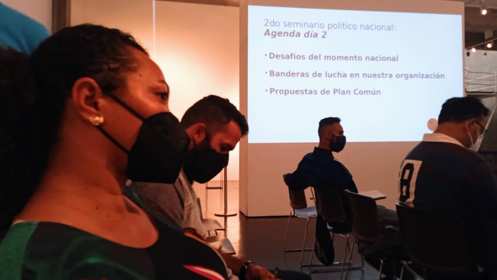 ALBAMovVzla's tweet photo. #Ahora Continuamos en nuestro 2do Seminario Político Nacional desde Caracas, luego de una jornada positiva el día de ayer, donde participaron vocerías de 26 organizaciones revolucionarias. Hoy construimos plan común para avanzar juntos en lo concreto
#EsHoraDeNuestraAmerica https://t.co/gGQS36cJKi