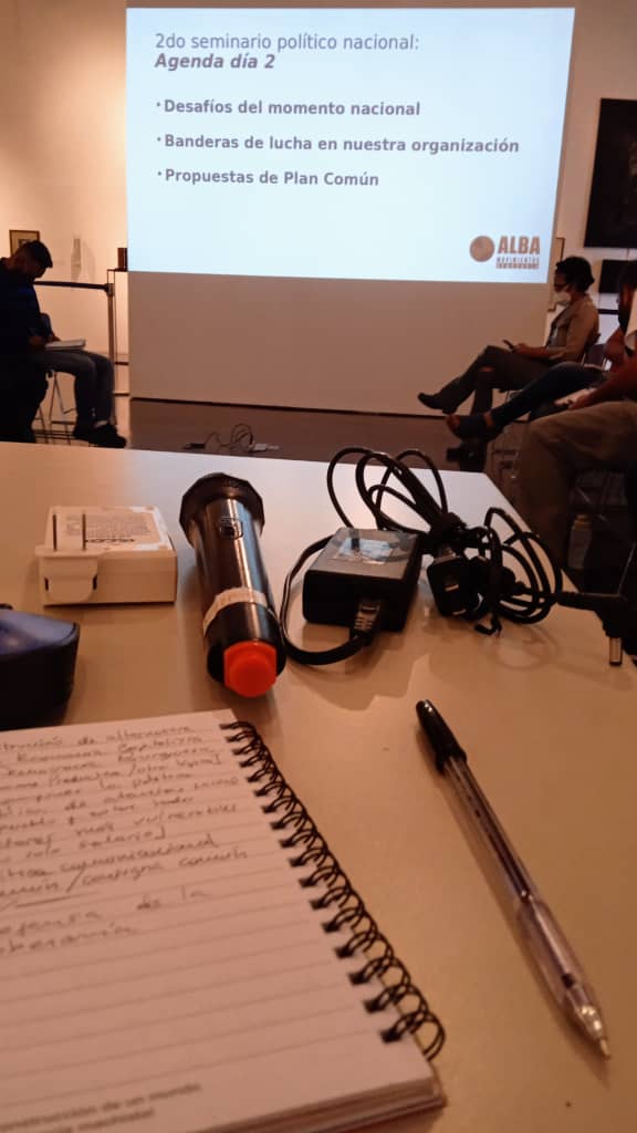 ALBAMovVzla's tweet photo. #Ahora Continuamos en nuestro 2do Seminario Político Nacional desde Caracas, luego de una jornada positiva el día de ayer, donde participaron vocerías de 26 organizaciones revolucionarias. Hoy construimos plan común para avanzar juntos en lo concreto
#EsHoraDeNuestraAmerica https://t.co/gGQS36cJKi