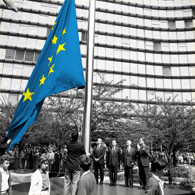 EU_Commission's tweet photo. Happy birthday to the EU flag! 🇪🇺

#OnThisDay, 66 years ago, the EU flag was officially adopted.

Over the years, it has become the most recognisable emblem of the European Union and, more broadly, the identity, diversity and unity of Europe.

#EUarchives