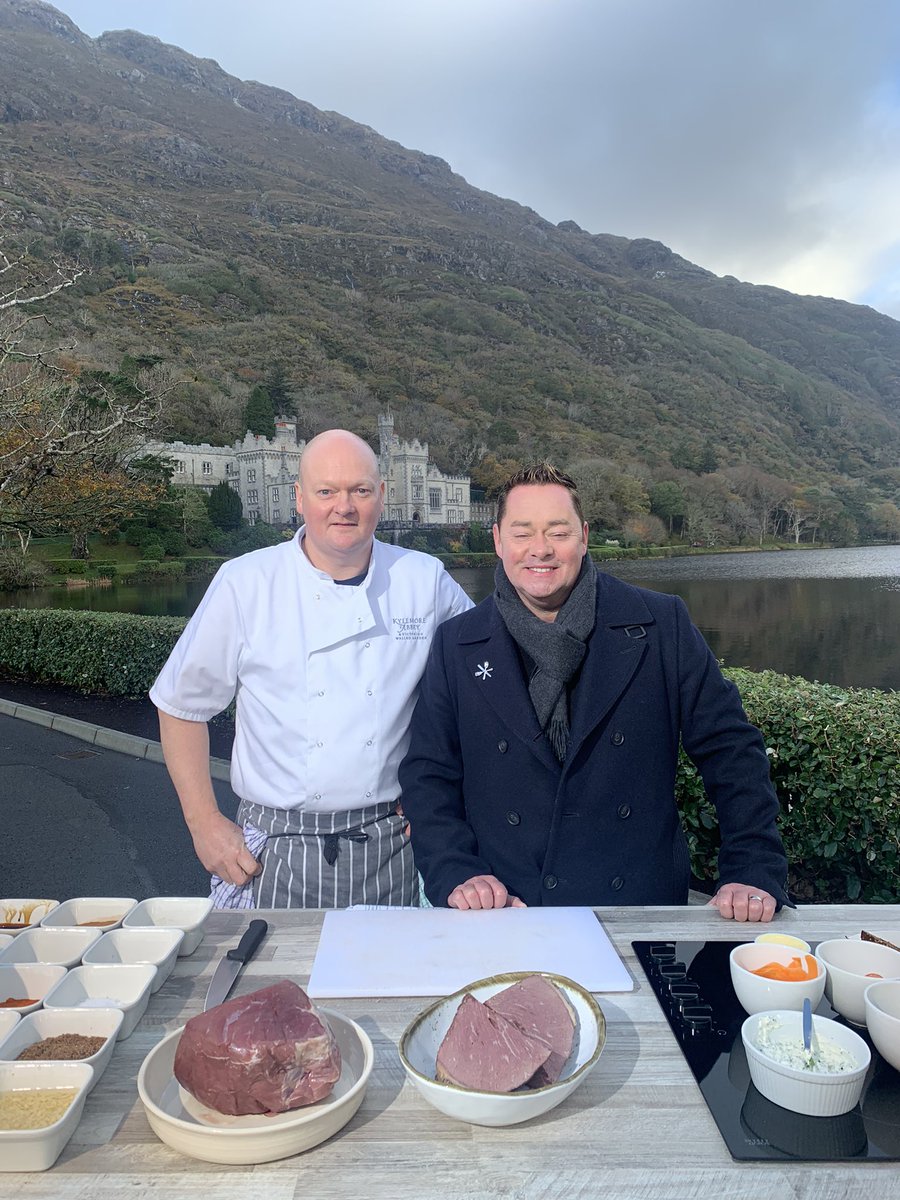 nevenmaguire's tweet photo. First of our Christmas special tonight 830 @RTEOne @Bordbia  hope your enjoy this magical place @Kylemore 🎅🎅🎅🎄🎄🎄 https://t.co/j61niot3vw