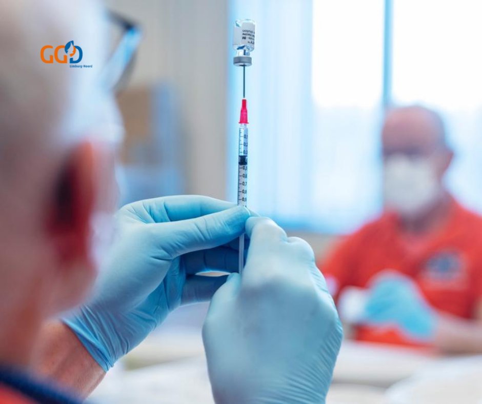 ggdln's tweet photo. Gisteren zijn we gestart met het zetten van de #boostervaccinatie bij zorgmedewerkers. De eerste boosters werden gegeven aan personeel van @ProteionZorg , @DeZorggroep en Land van Horne. 💉👨‍⚕️

Meer informatie over de boostervaccinatie voor zorgpersoneel ➡️ https://t.co/6cOIYE0qOs https://t.co/RAQy48QGgw