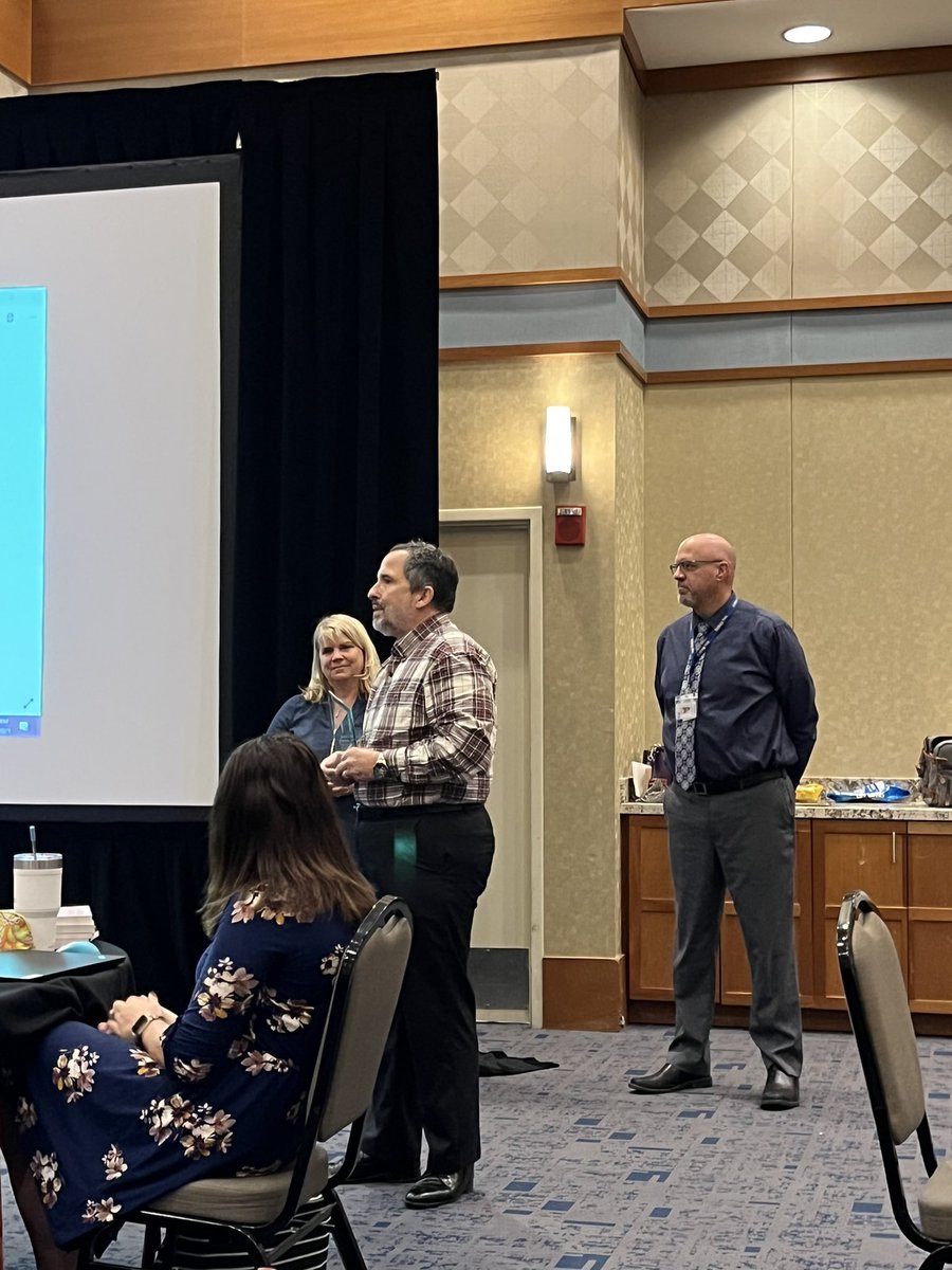 AzdlChoice's tweet photo. @Edkey_CEO presenting the Teacher of the Year award to our very own Ken Burbank! https://t.co/ZsCMLFsnR3