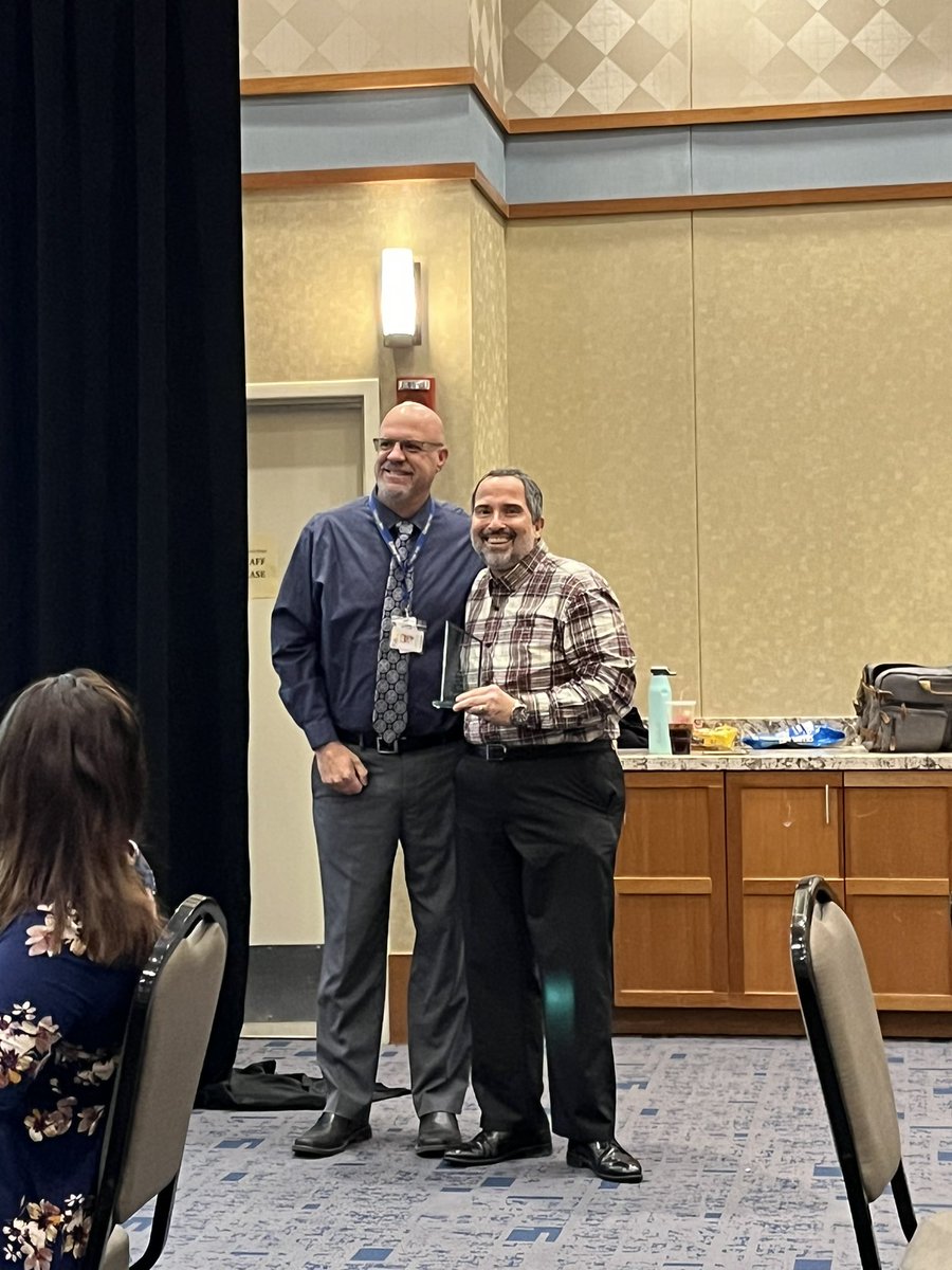 AzdlChoice's tweet photo. @Edkey_CEO presenting the Teacher of the Year award to our very own Ken Burbank! https://t.co/ZsCMLFsnR3