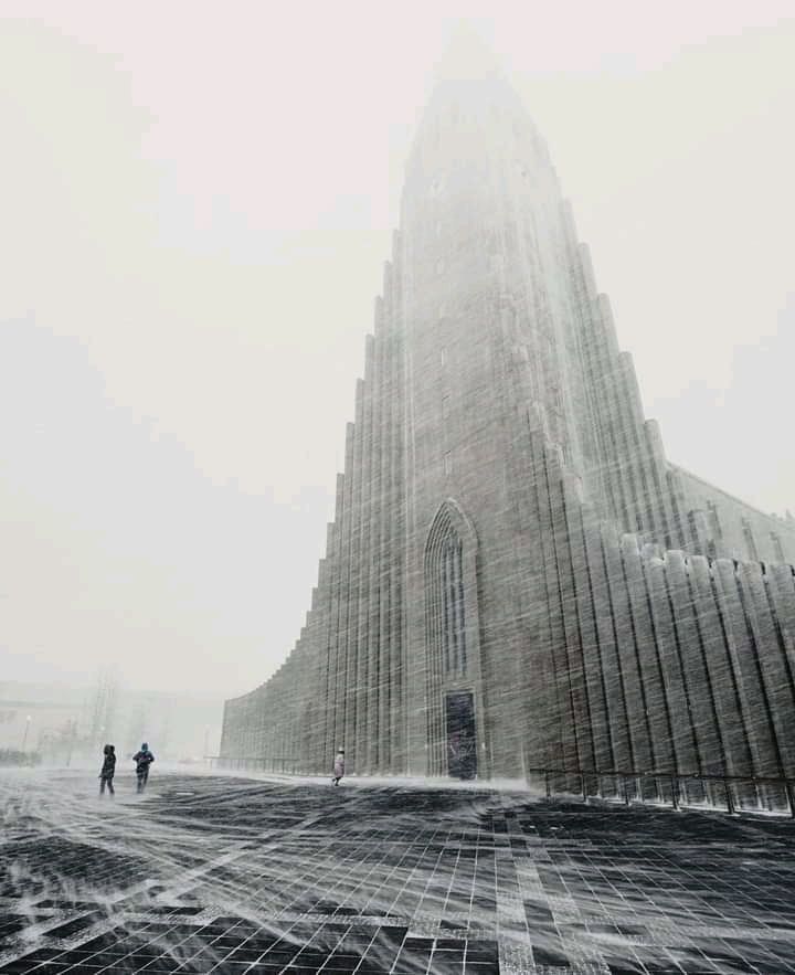 Johan_Elmquist's tweet photo. Normalfördelad kyrka. Är det 95% konfidensintervall? 

Dont be mean https://t.co/DormpYm0ie
