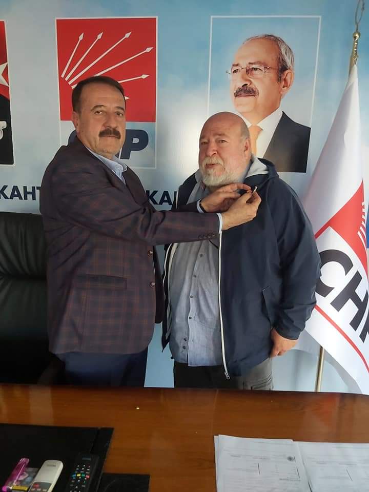 Siyasetçi, gazeteci Ziya Bozkurt yeniden aramızda... Eski CHP Kâhta İlçe Sekreteri Ziya Bozkurt bugün üyeliğini yenileyerek partisine tekrar katılmıştır. Aramıza hoş geldi ve kendisine hayırlı olsun...