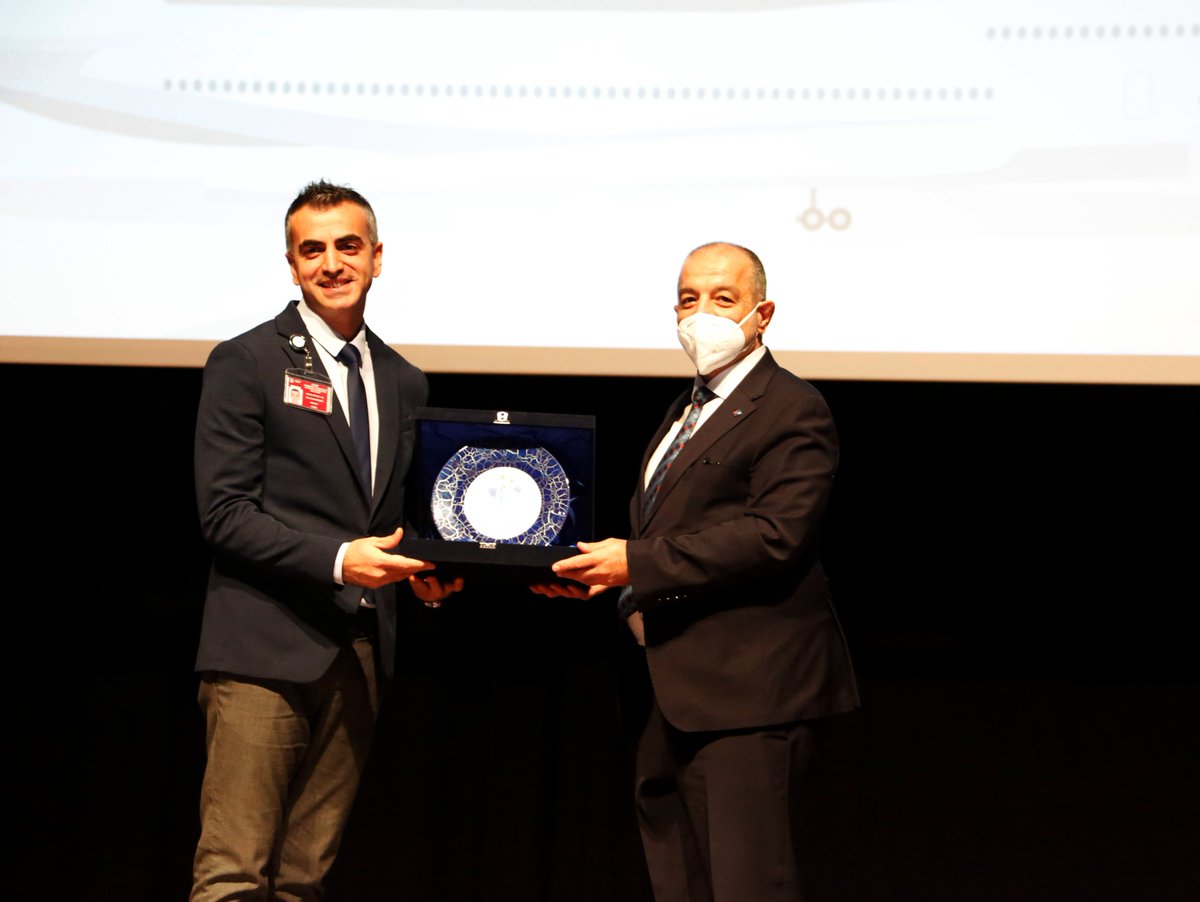 .<a href="/igairport/">iGA Istanbul Airport</a> (İGA) ve <a href="/TurkishAirlines/">Turkish Airlines</a> (THY) başta olmak üzere, havacılık sektörünün önemli kuruluşları ile protokollere imza atan <a href="/hkunv/">Hasan Kalyoncu Üniv</a>, 7 Aralık Dünya Sivil Havacılık Günü’nü havacılık sektörünün temsilcilerini öğrencilerle buluşturarak kutladı. 👇⏬👇
hku.edu.tr/haberler/dunya…