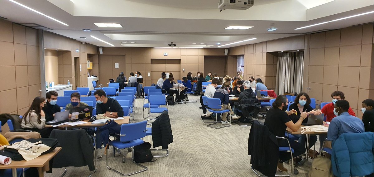 RupturEcoBleue's tweet photo. [Workshop @LesEntrep] Le 2 décembre dernier, 7 membres Ruptur ont eu l'occasion d'animer un workshop sur le sujet du Business Model Canvas Durable et Responsable 🙌 https://t.co/gDJ8KhAtEm