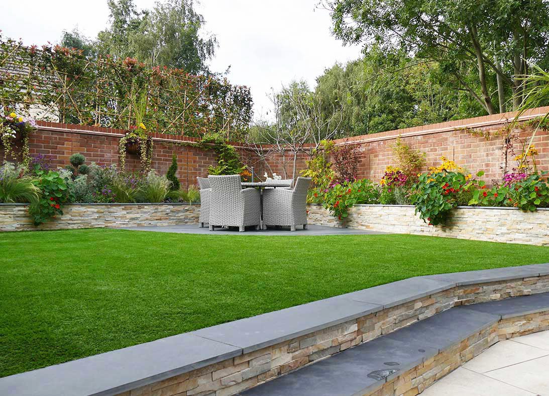 Quickgrass's tweet photo. This beautiful picture was taken by our approved installers @landscapia who fitted our Luxury ‘Cambridge’ artificial grass - definitely a firm favourite grass for 2022! 🌿 https://t.co/KTMaWtyBVQ