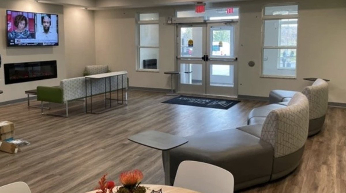 CFS_MplsMN's tweet image. CFS recently completed the install at a luxury apartment amenity space. We worked in tandem with the building owners and management to design a space that fit their budget and style. We&apos;re here to help with your own spaces! Call CFS today. #TotalWorkplaceSolutions