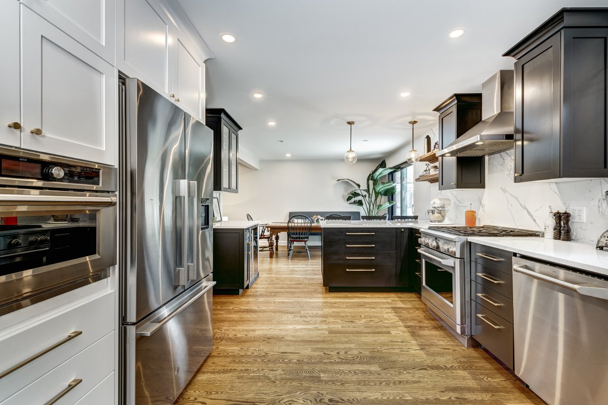 The official rundown on two-tone kitchens and how to do them well! A good read on our blog. 

ow.ly/NFMK50H4yBs