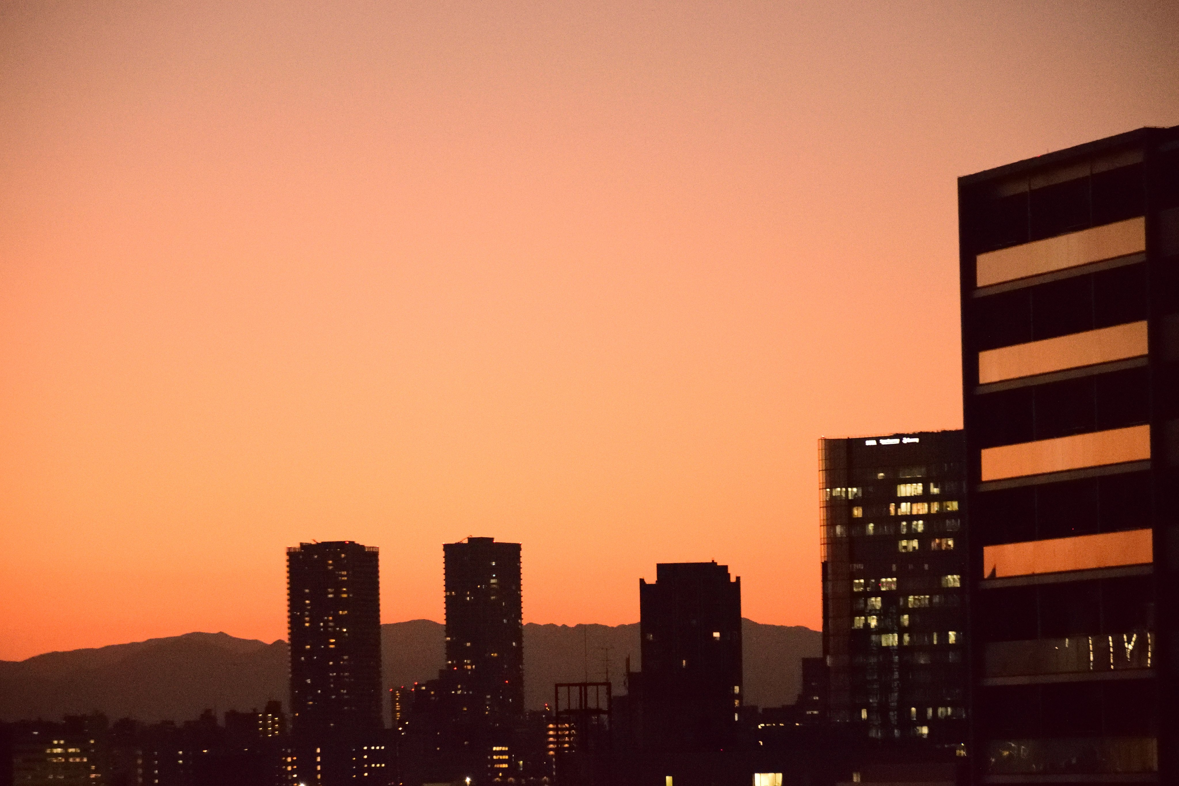 北海道パーキングガイド 都会の夕暮れ 夕暮れ 夕焼け T Co Hfiffsepbj Twitter