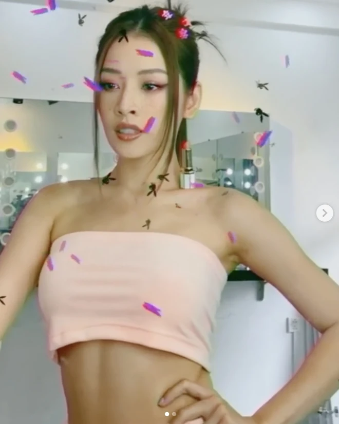 zeannep's tweet photo. Chi Pu imitates a Chinese actress, puts lipstick on her collarbone
When participating in the challenge of putting lipstick on the collarbone called #lipstickchallenge, Chi Pu was praised for her standard appearance. https://t.co/BlJNILDJhA