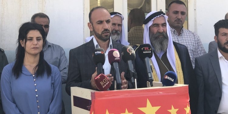 UIKIONLUS's tweet image. #Sengal / #Sinjar

Nell'attacco di oggi il co-presidente dell'Amministrazione Autonoma di Sengal, Mervan Bedel, è diventato Sehid.

Secondo le ultime informazioni due dei suoi figli sono rimasti feriti.