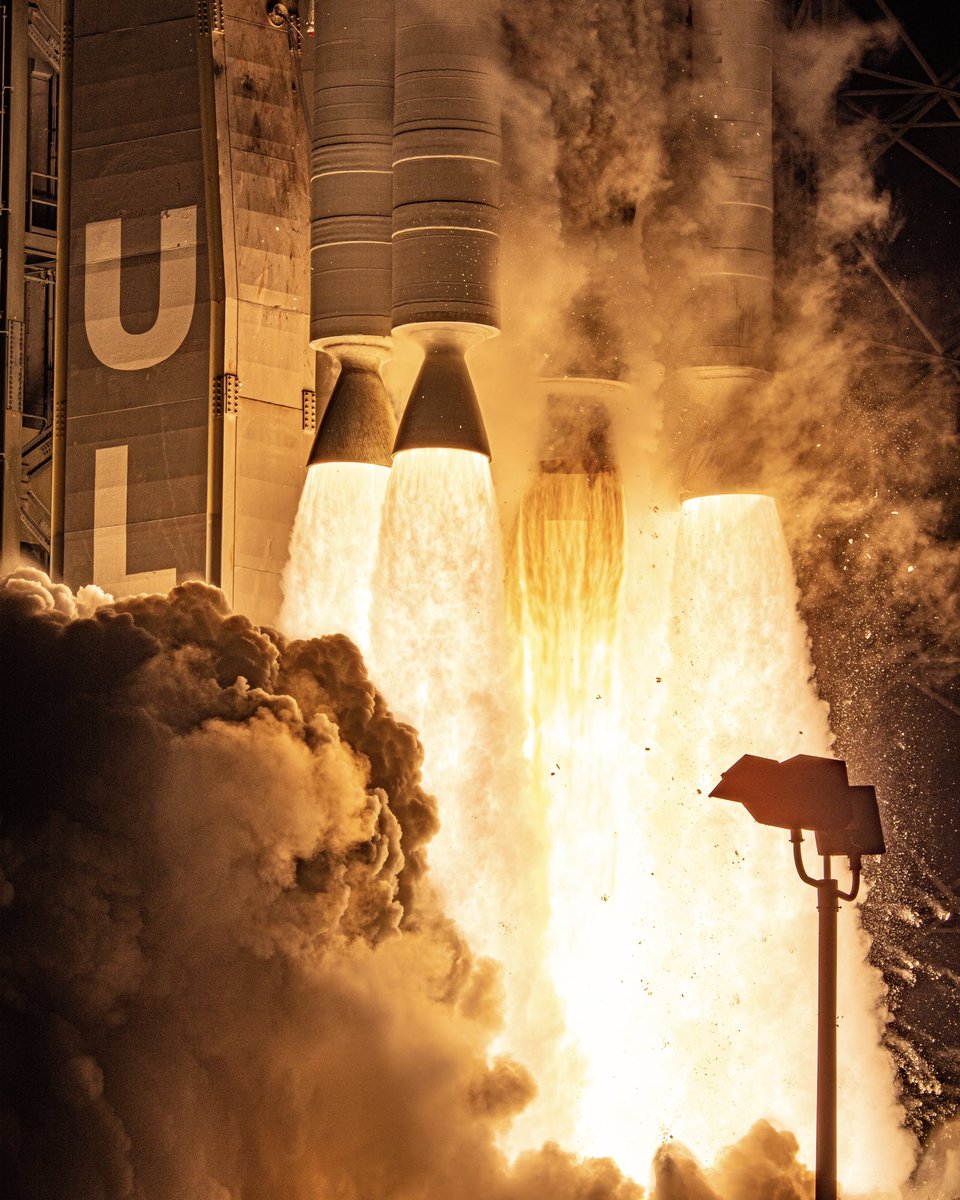 Pad shot of ULA’s stunning launch this morning!

Gallery: bit.ly/3ooRCMN

📸 by me for @SpaceflightNow 

#STP3