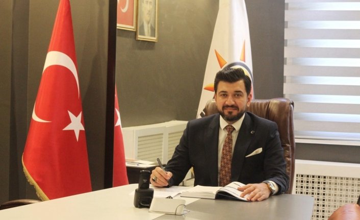 AK Parti Tepebaşı İlçe Başkanı Hakan Çizmelioğlu: 

"Tepebaşı Belediyesi parsel parsel satılıyor."

"Belediye Başkanı 2013'te 23 milyon, 2014'te 5.2 milyon, 2015'de 12,5 milyon, 2016'da 12,5 milyon, 2017'de 3,5 milyon kredi almış, toplam 15 Milyon TL borcu var.
@tepebasiakparti