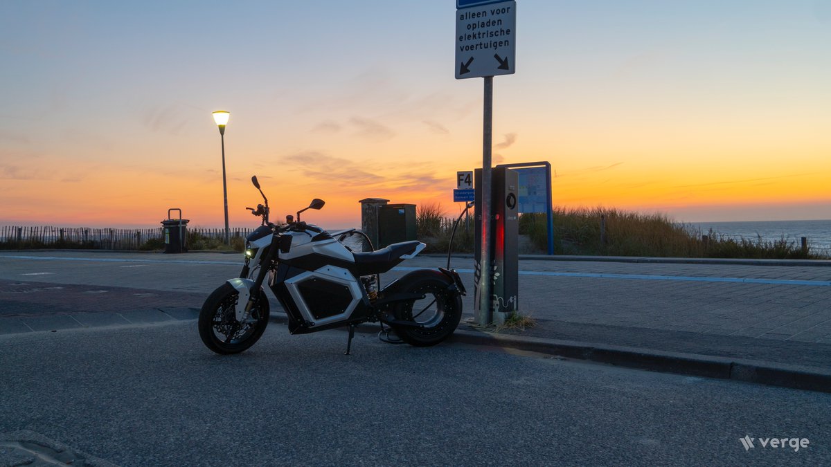 VERGEmotorcycle's tweet photo. Care-free, emission free, just enjoying the road travelled wherever you go. Creating electrified memories.
What location would you would ride a Verge TS to?
#vergemotorcycles #vergets #electricmotorcycles #electricmotorbike #ev #electricvehicles #sustainability #electric https://t.co/dlt20ujLd8
