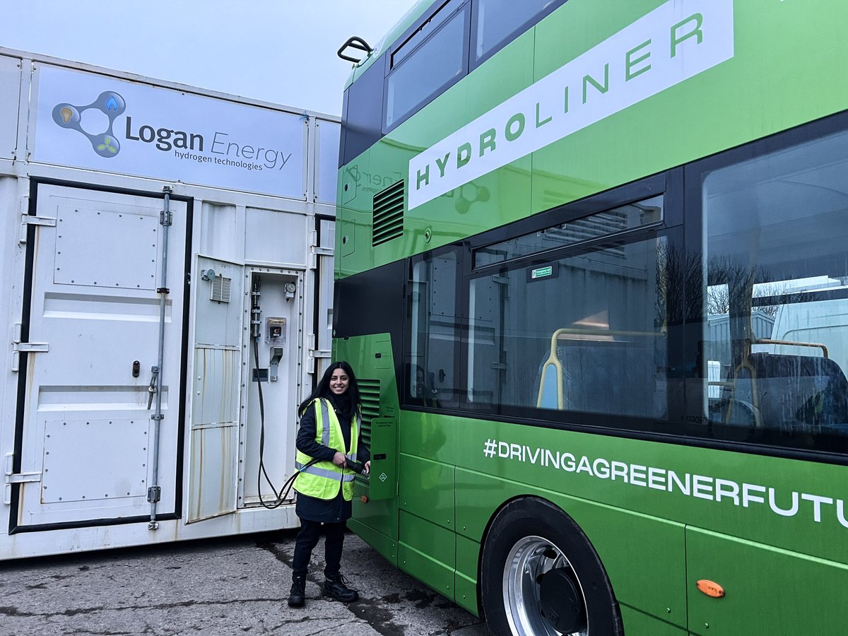 LoganEnergy's tweet image. It was great to have the @wright_bus #hydrogen double-decker bus at our site near Edinburgh last night to use our @H2TecUK refuelling station. 

Here is one of our engineers, Daniyah, filling it up!⛽️

#busbackbetter #drivingagreenfuture #hydrogennow