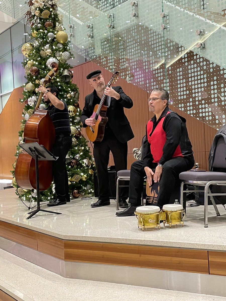 SABCSSanAntonio's tweet photo. There’s red carpet, mimosas, live music, and conchas! Welcome back to San Antonio! #SABCS21 https://t.co/gz8iiL2xPI